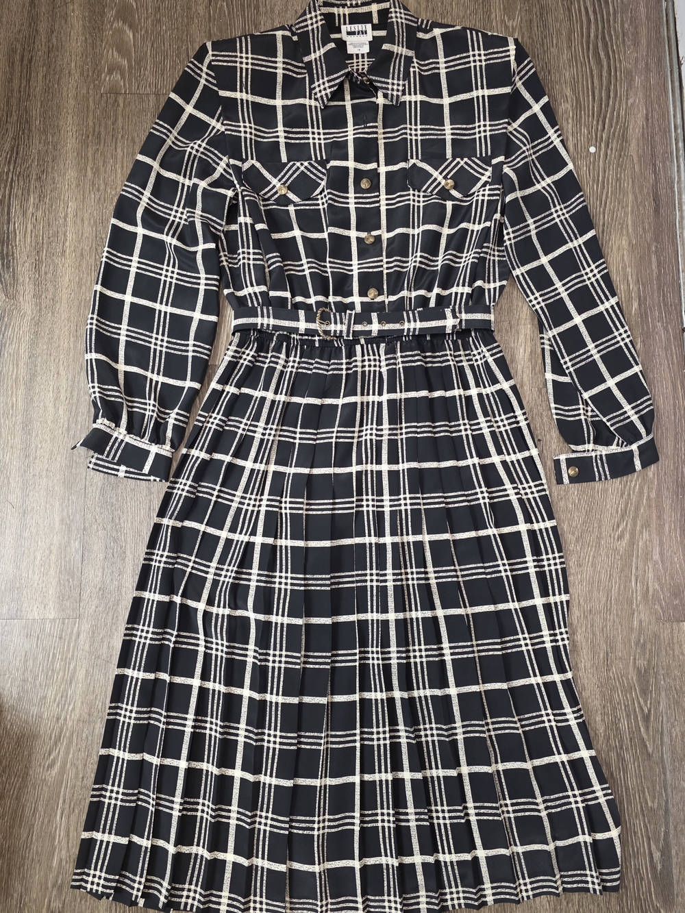 Vintage shirt dress from the 90s checkered:black and cream,sleeves abullonsize14